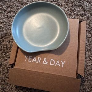 Year & Day NIB Palm Ceramic Spoon Rest